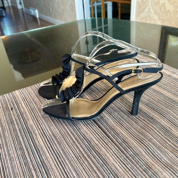 *NEW Nine West Black Satin Sandals with Ruffle on Top of Foot and Ankle Strap 10 - Picture 7 of 10